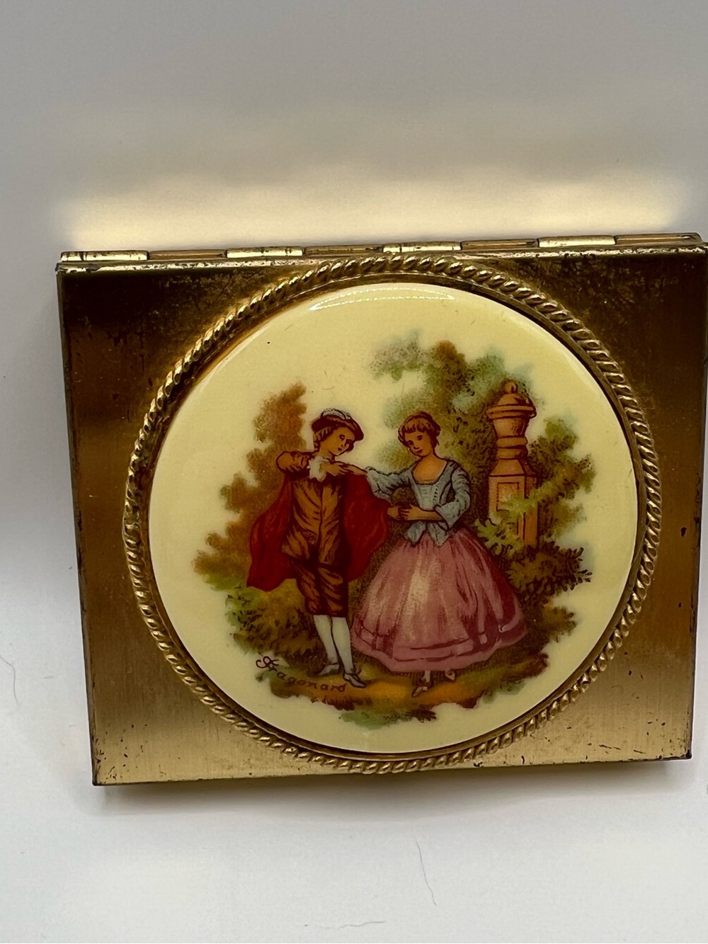 Vintage Gold Tone Compact with Romantic Courting Couple Plaque - Pink & Cream